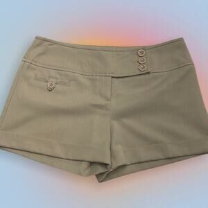 LOVE CULTURE Women’s Medium Tan Shorts